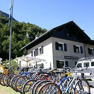 chalet-villa-valania.it-lombardy.com/